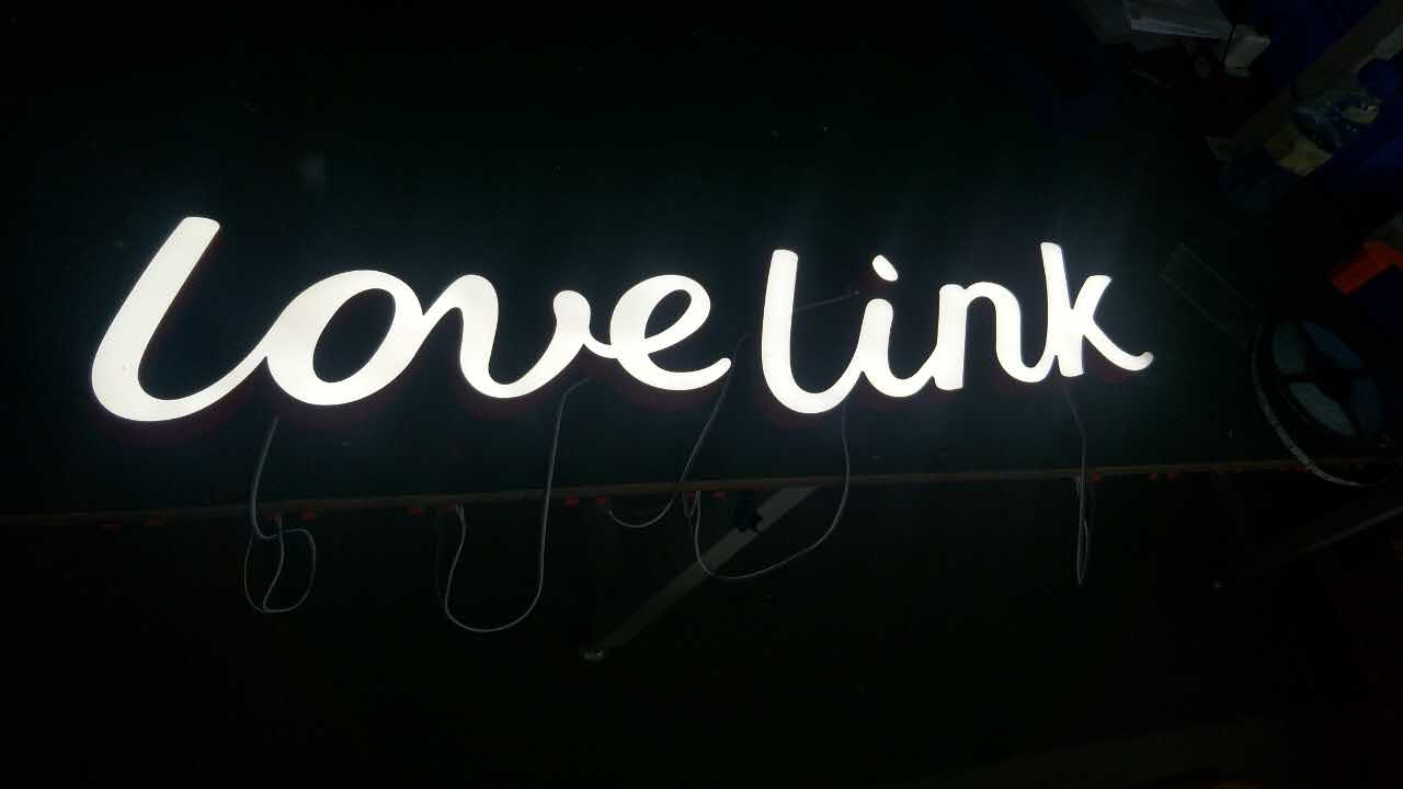 門頭招牌字設(shè)計要考慮周邊空間的類型